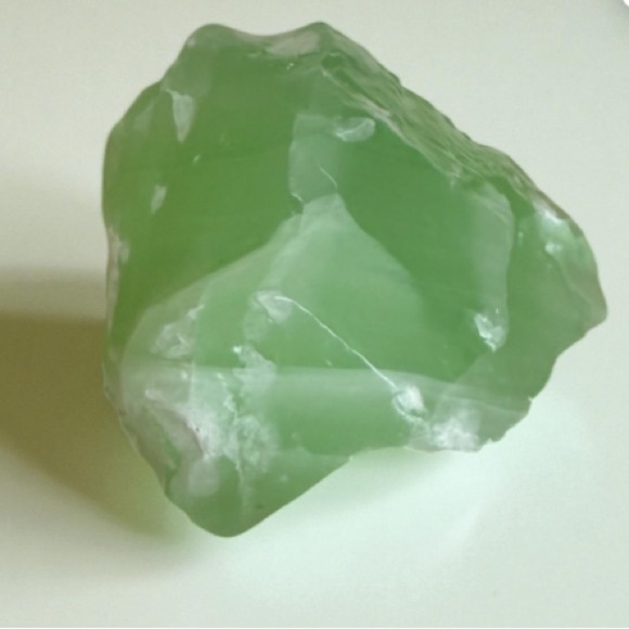 Green calcite crystal Calming and renewal - Picture 8 of 9